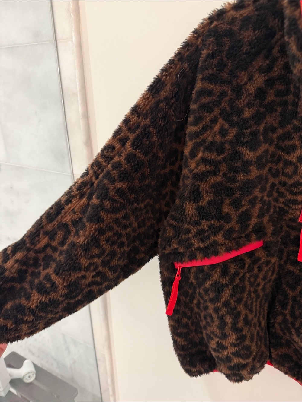 Leopard Pullover Size S/M - Picture 3 of 5